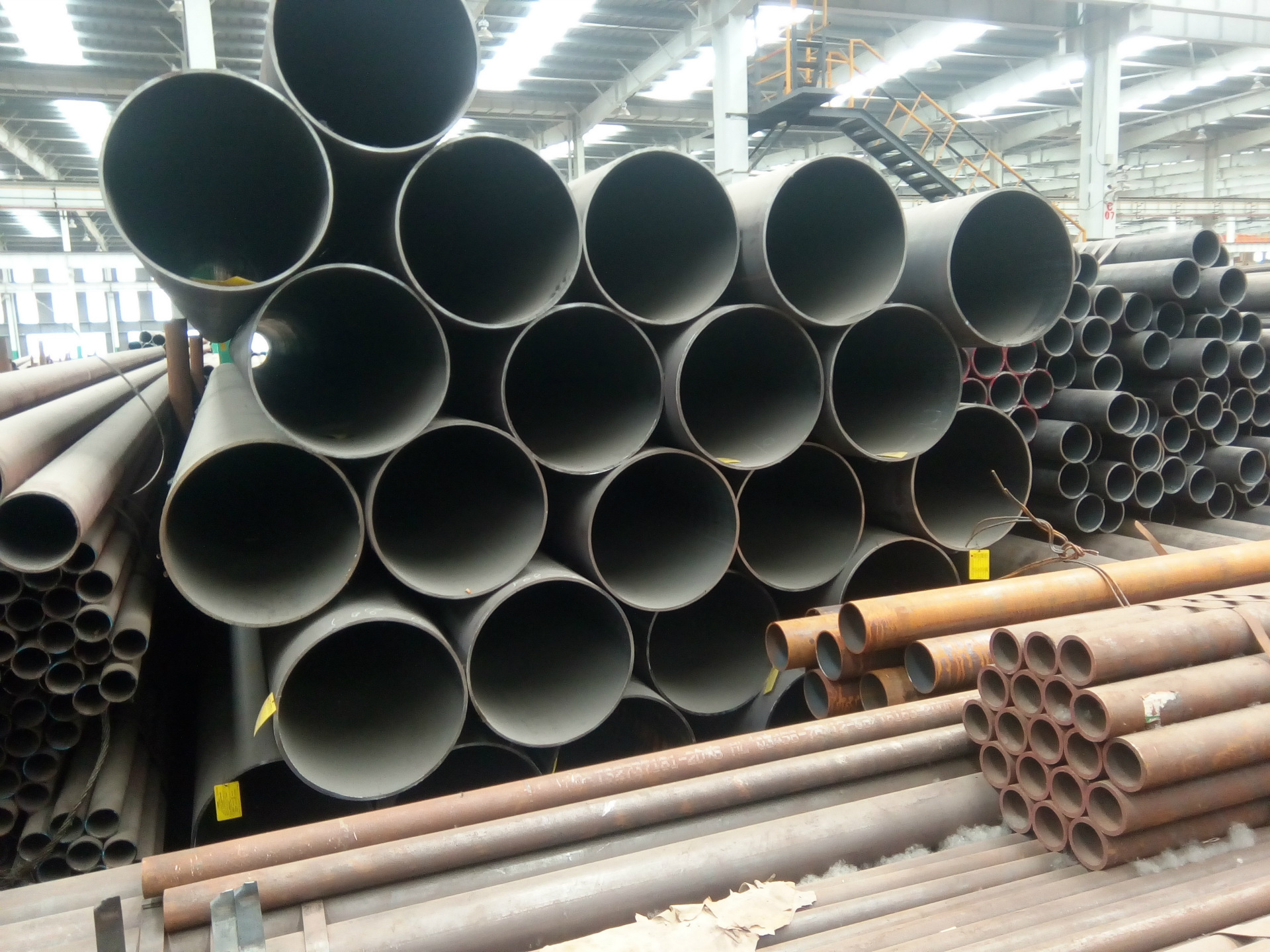 聚氨酯保溫鋼管 兼具卓越性能與廣泛應(yīng)用的無(wú)縫保溫解決方案